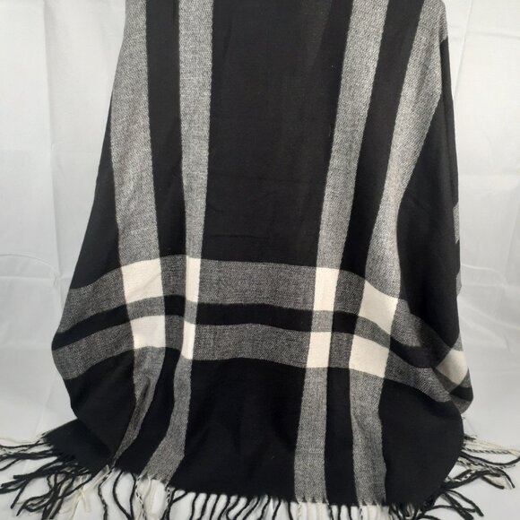 Shawl/Poncho - Picture 3 of 5